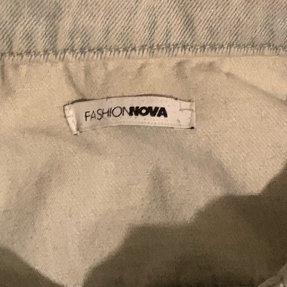 Fashion nova jacket very cute distressed stone washed denim jacket - Picture 2 of 2